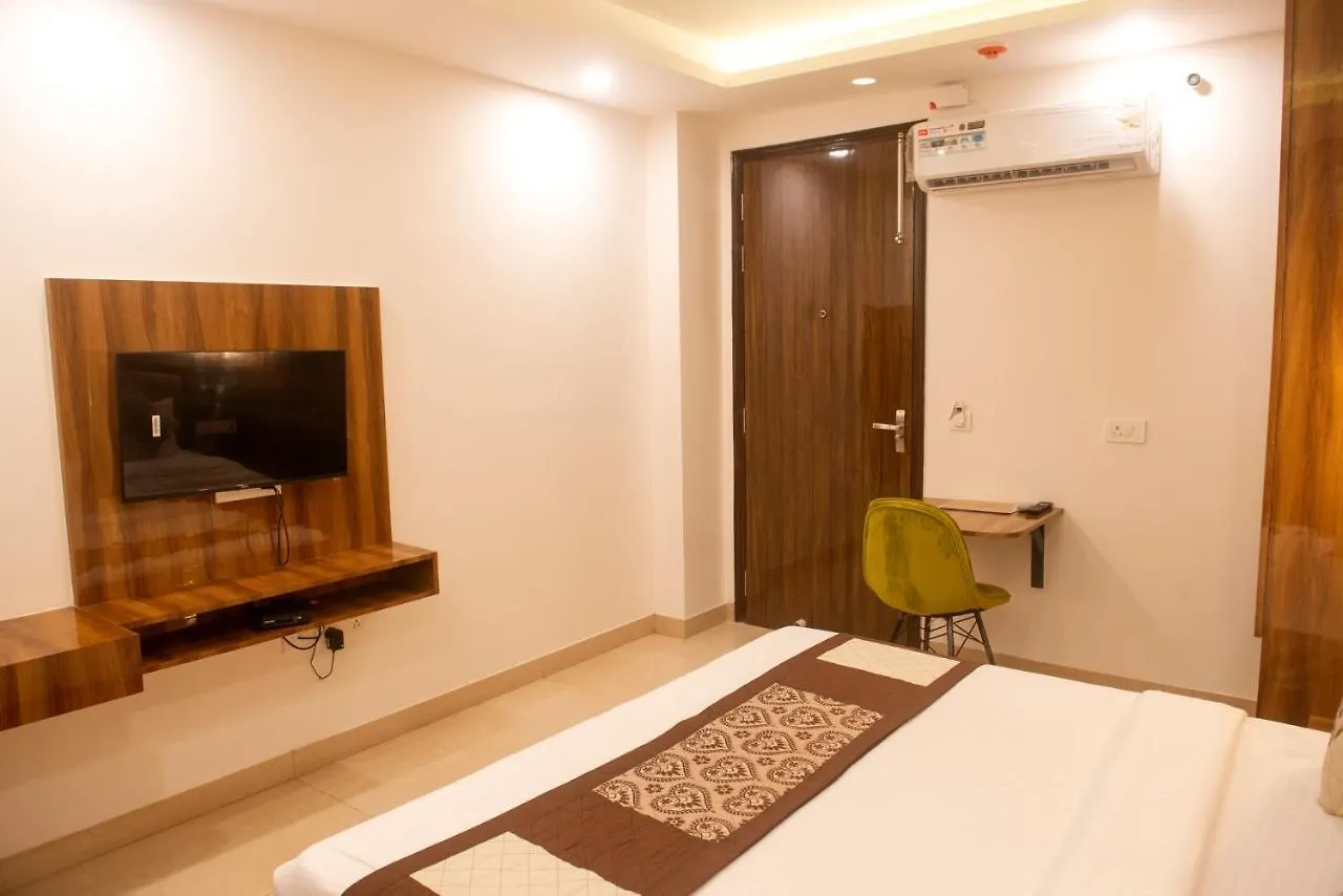 Posh Residency Huda City Center Gurgaon 4*,